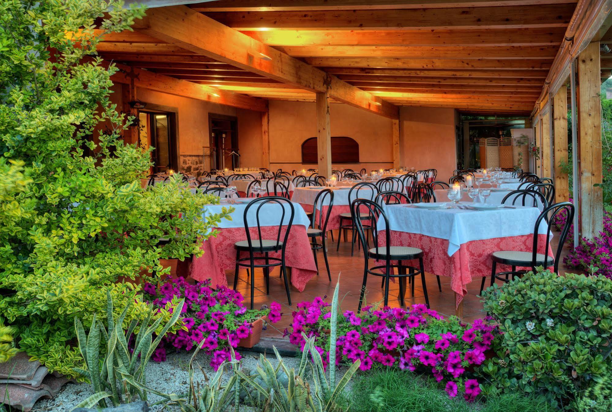 Agriturismo Biologico Corte Aragonese Santa Maria di Licodia Exterior photo